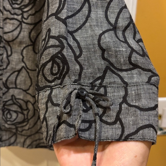 JM COLLECTION BLACK AND GRAY FLORAL DESIGN 100% LINEN JACKET/SHACKET/TOP
SIZE 14 - Picture 5 of 9